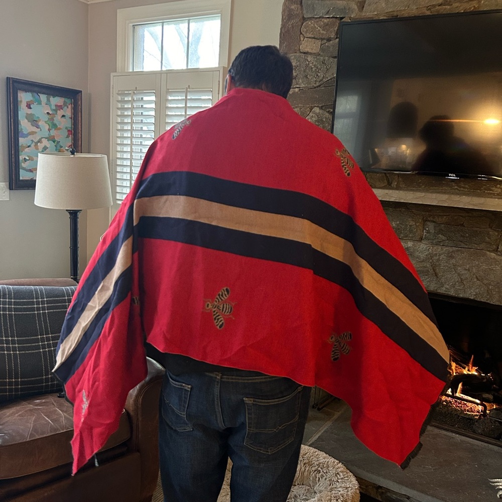 Reversible Bee Patterned Wrap - image 3